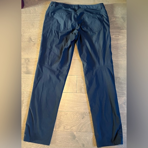 Lulu Lemon ABC Pant - Picture 2 of 2